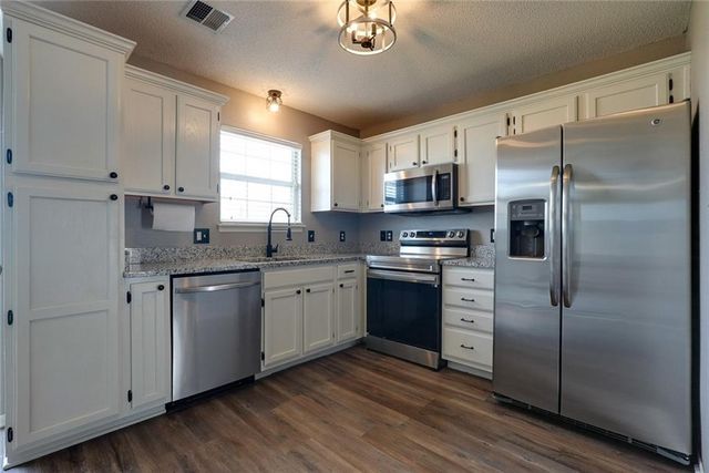 5833 Plantation Lane 199B, Lee's Summit, MO 64064