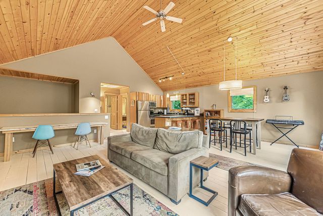 525 E Oak, Leland, MI 49654