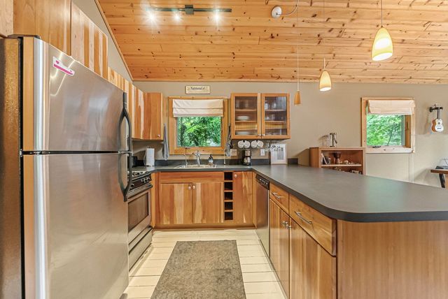 525 E Oak, Leland, MI 49654