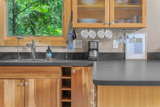 525 E Oak, Leland, MI 49654