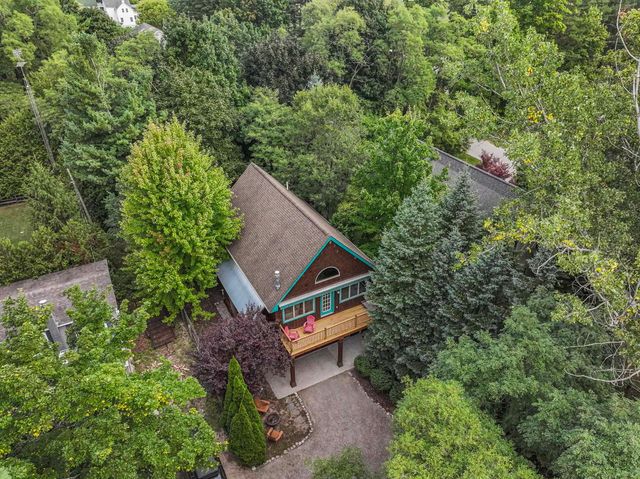 525 E Oak, Leland, MI 49654