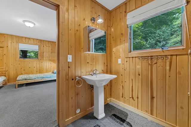 525 E Oak, Leland, MI 49654