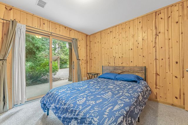 525 E Oak, Leland, MI 49654