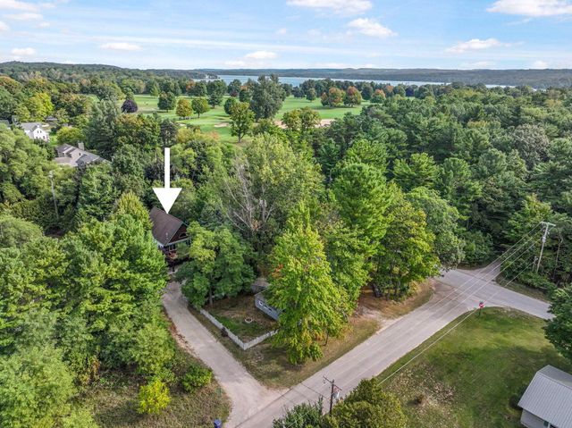 525 E Oak, Leland, MI 49654