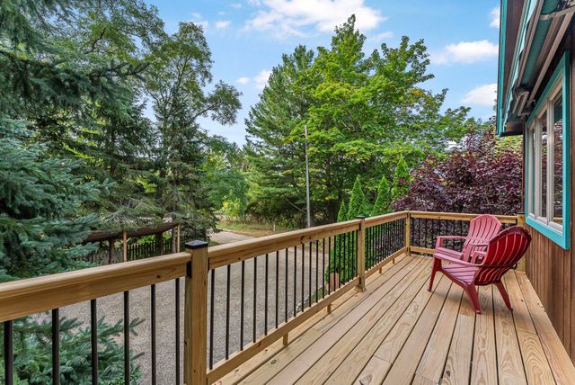 525 E Oak, Leland, MI 49654