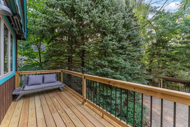 525 E Oak, Leland, MI 49654