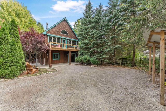 525 E Oak, Leland, MI 49654