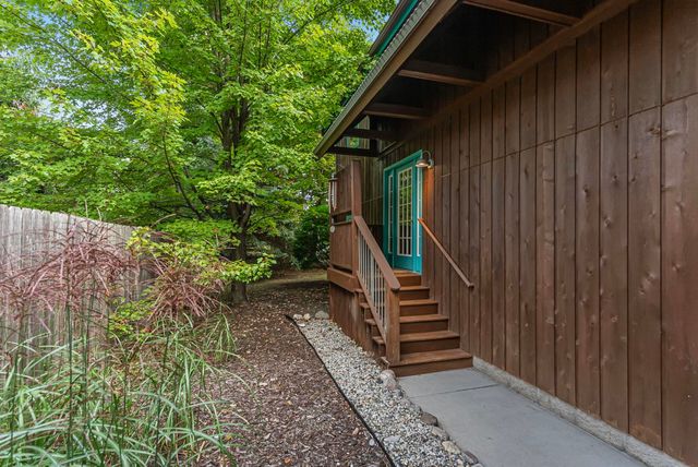 525 E Oak, Leland, MI 49654