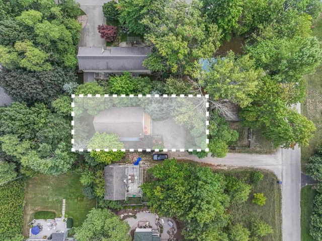 525 E Oak, Leland, MI 49654