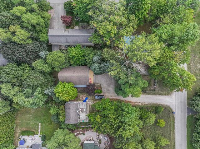 525 E Oak, Leland, MI 49654