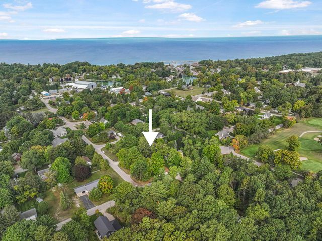 525 E Oak, Leland, MI 49654