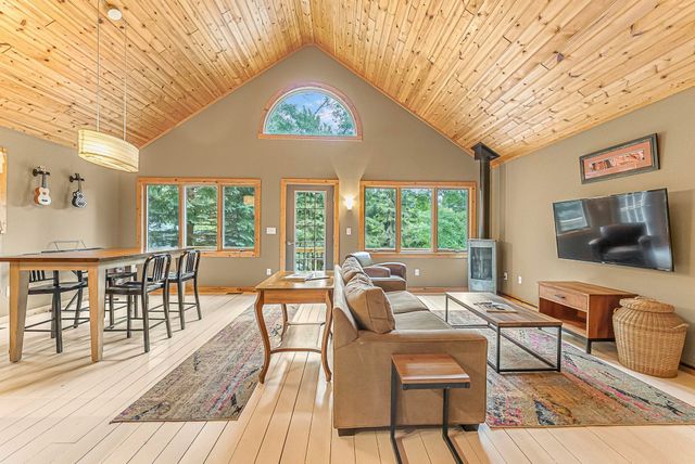 525 E Oak, Leland, MI 49654