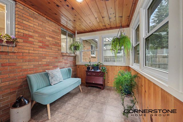 874 Beechwood Street NE, Grand Rapids, MI 49505