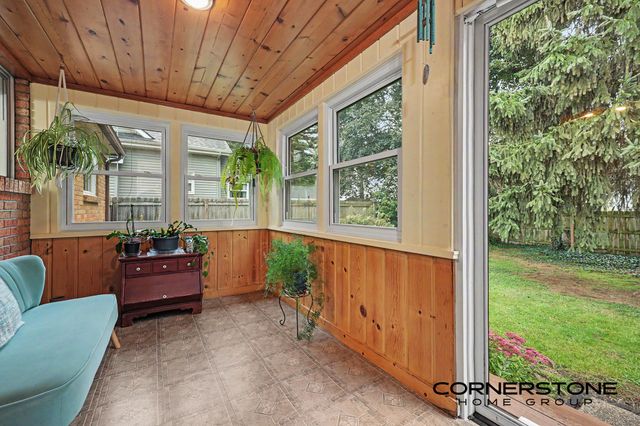 874 Beechwood Street NE, Grand Rapids, MI 49505