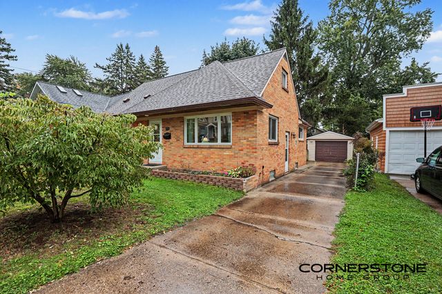 874 Beechwood Street NE, Grand Rapids, MI 49505