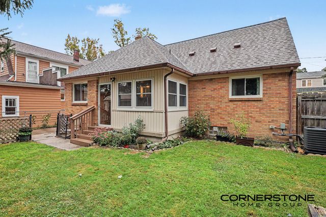 874 Beechwood Street NE, Grand Rapids, MI 49505