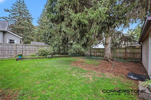 874 Beechwood Street NE, Grand Rapids, MI 49505