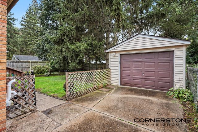 874 Beechwood Street NE, Grand Rapids, MI 49505
