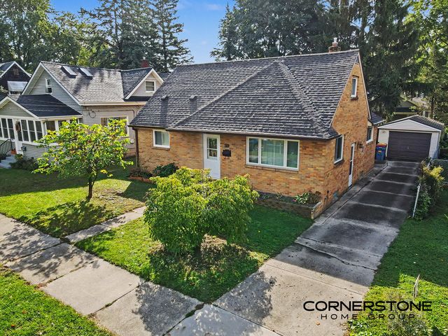 874 Beechwood Street NE, Grand Rapids, MI 49505