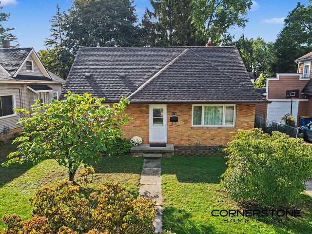 874 Beechwood Street NE, Grand Rapids, MI 49505
