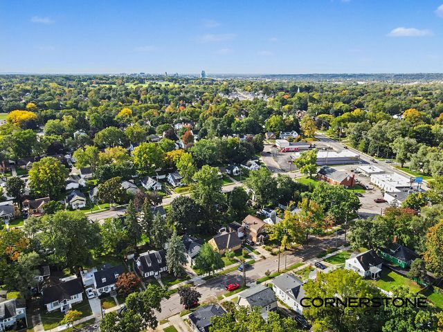 874 Beechwood Street NE, Grand Rapids, MI 49505