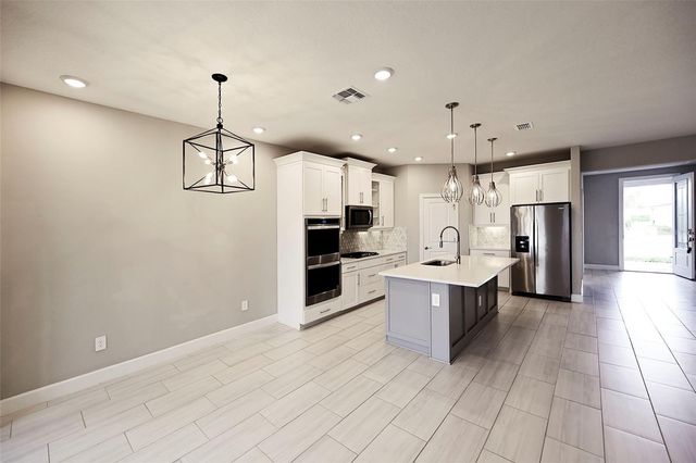3806 SAVANNA PALMS COURT, Lakewood Ranch, FL 34211