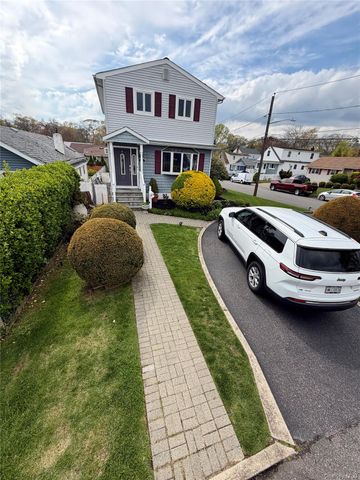 27 Colonial Road, Copiague, NY 11726