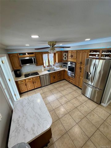 27 Colonial Road, Copiague, NY 11726