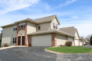 1022 Woodview COURT ##3, Slinger, WI 53086
