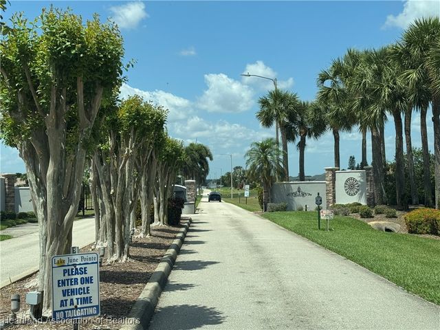 551 Sunset Pointe Drive, Lake Placid, FL 33852