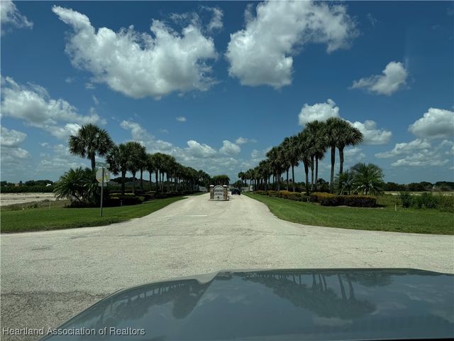 551 Sunset Pointe Drive, Lake Placid, FL 33852