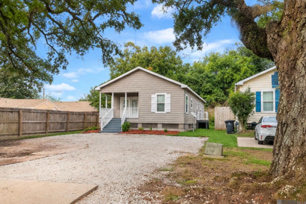 111 West, Baton Rouge, LA 70806