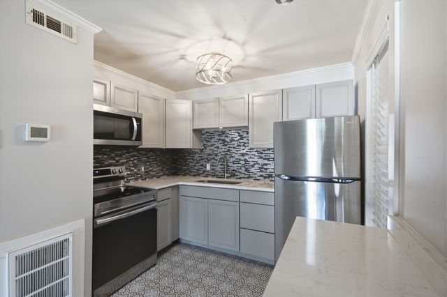 555 N DuPont Ave Apt A21, Madison, TN 37115