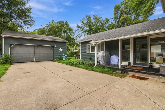 8859 Gull Road, Richland, MI 49083