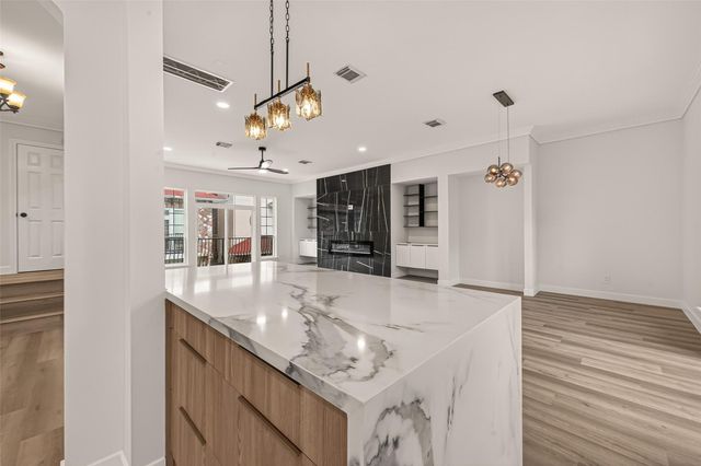 3019 Falls At Fairdale, Houston, TX 77057