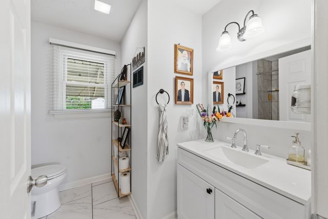 303 Bonnacroft Dr, Hermitage, TN 37076