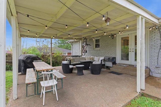 303 Bonnacroft Dr, Hermitage, TN 37076