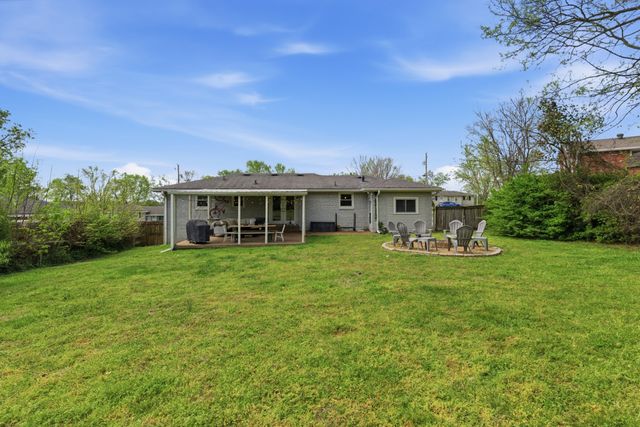 303 Bonnacroft Dr, Hermitage, TN 37076