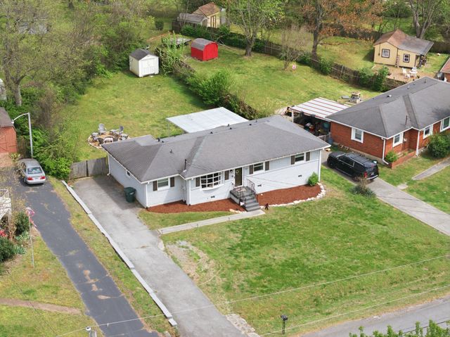 303 Bonnacroft Dr, Hermitage, TN 37076