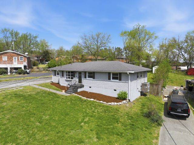 303 Bonnacroft Dr, Hermitage, TN 37076