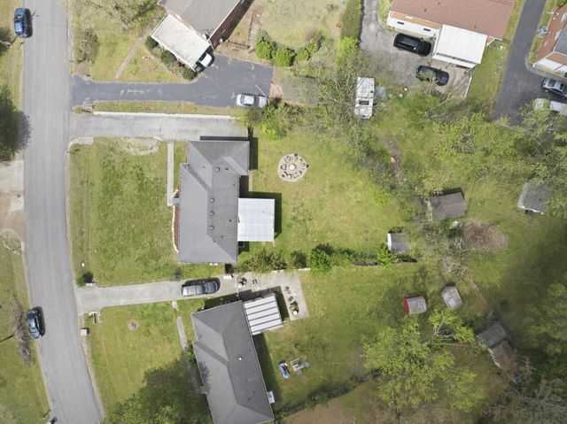 303 Bonnacroft Dr, Hermitage, TN 37076