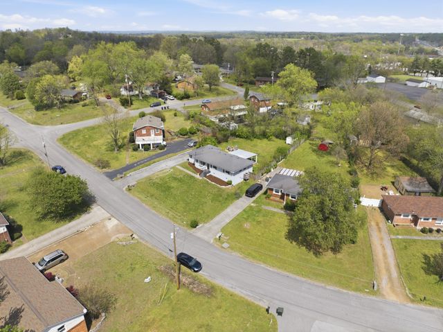 303 Bonnacroft Dr, Hermitage, TN 37076