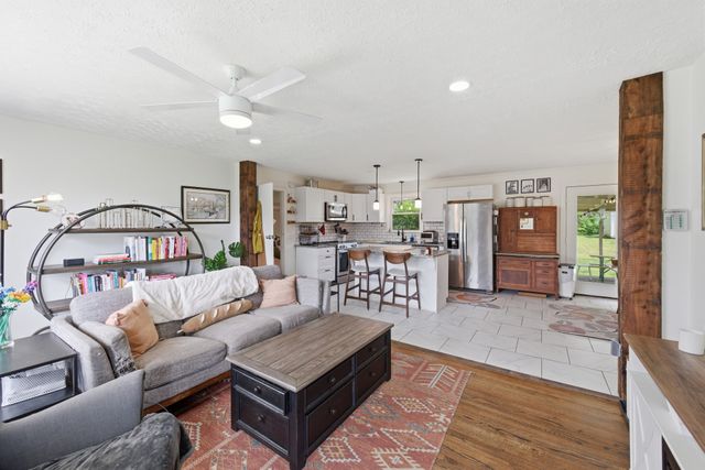 303 Bonnacroft Dr, Hermitage, TN 37076