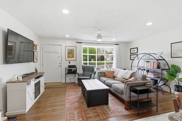 303 Bonnacroft Dr, Hermitage, TN 37076