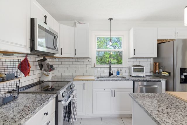 303 Bonnacroft Dr, Hermitage, TN 37076