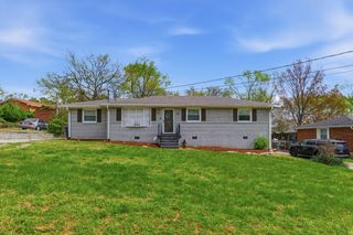 303 Bonnacroft Dr, Hermitage, TN 37076
