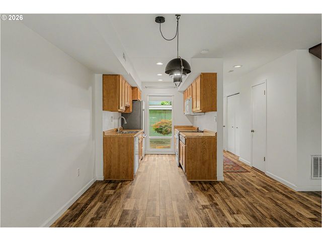 1653 Nw MIDLAKE Ln, Beaverton, OR 97006