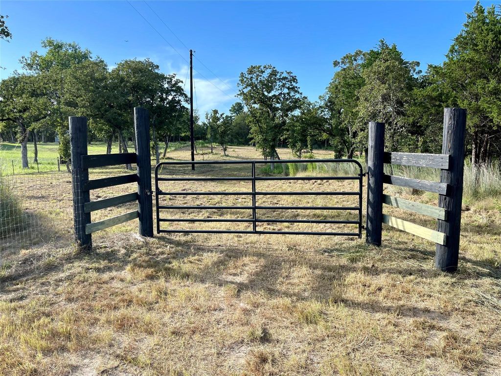 1513 County Road C RD, Lexington, TX 78947