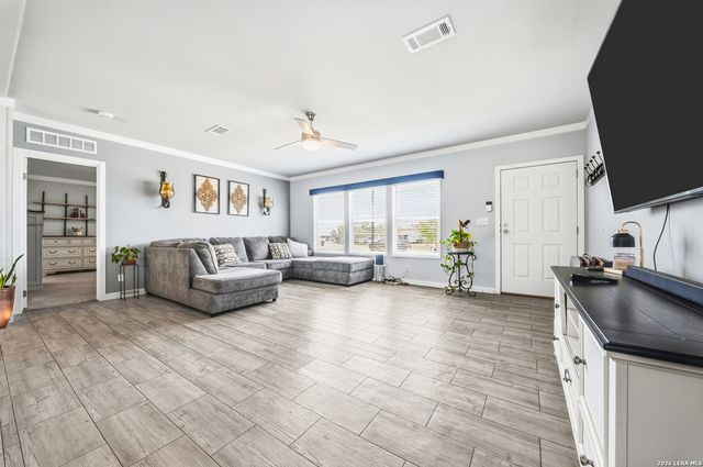 173 VIRIDIAN VW, Pleasanton, TX 78064