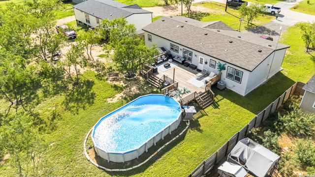 173 VIRIDIAN VW, Pleasanton, TX 78064